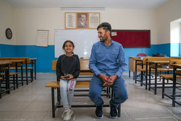 Bu okulda 3 yıldır tek bir öğrenci var. 9 yaşındaki Hasret artık sınıf arkadaşı istiyor - Resim: 26